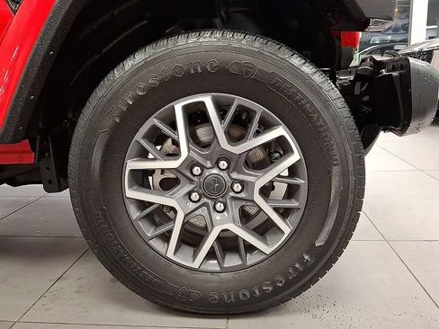 Used 2024 Jeep Wrangler Sahara image 8