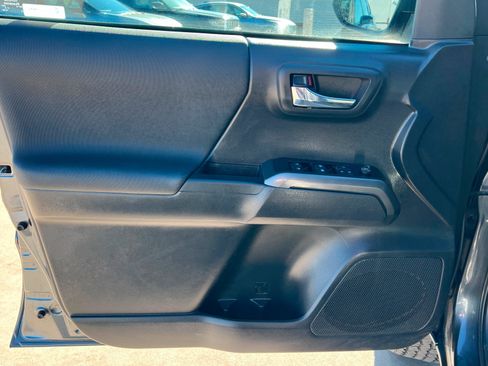 Used 2023 Toyota Tacoma TRD Off-Road image 15