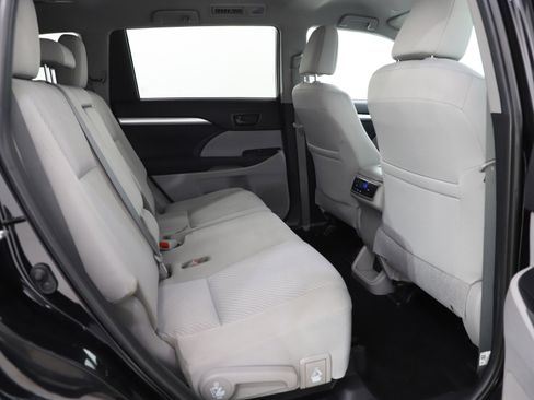 Used 2019 Toyota Highlander LE image 13