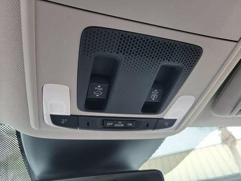 Used 2025 Honda Pilot Touring image 22