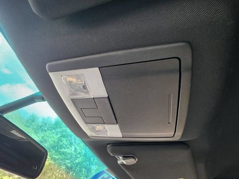 Used 2017 Ford Explorer XLT w/ Equipment Group 202A FWD image 29