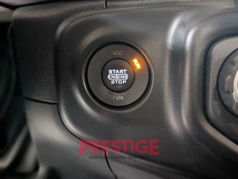 Used 2022 Jeep Wrangler Unlimited Sahara image 25