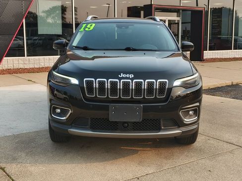 Used 2019 Jeep Cherokee Limited w/ Luxury Group AWD/4WD image 2