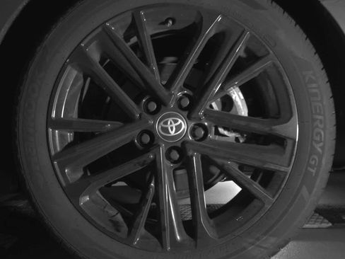 Used 2025 Toyota Camry SE image 14