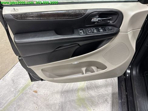Used 2018 Dodge Grand Caravan SE w/ UConnect Hands-Free Group image 25