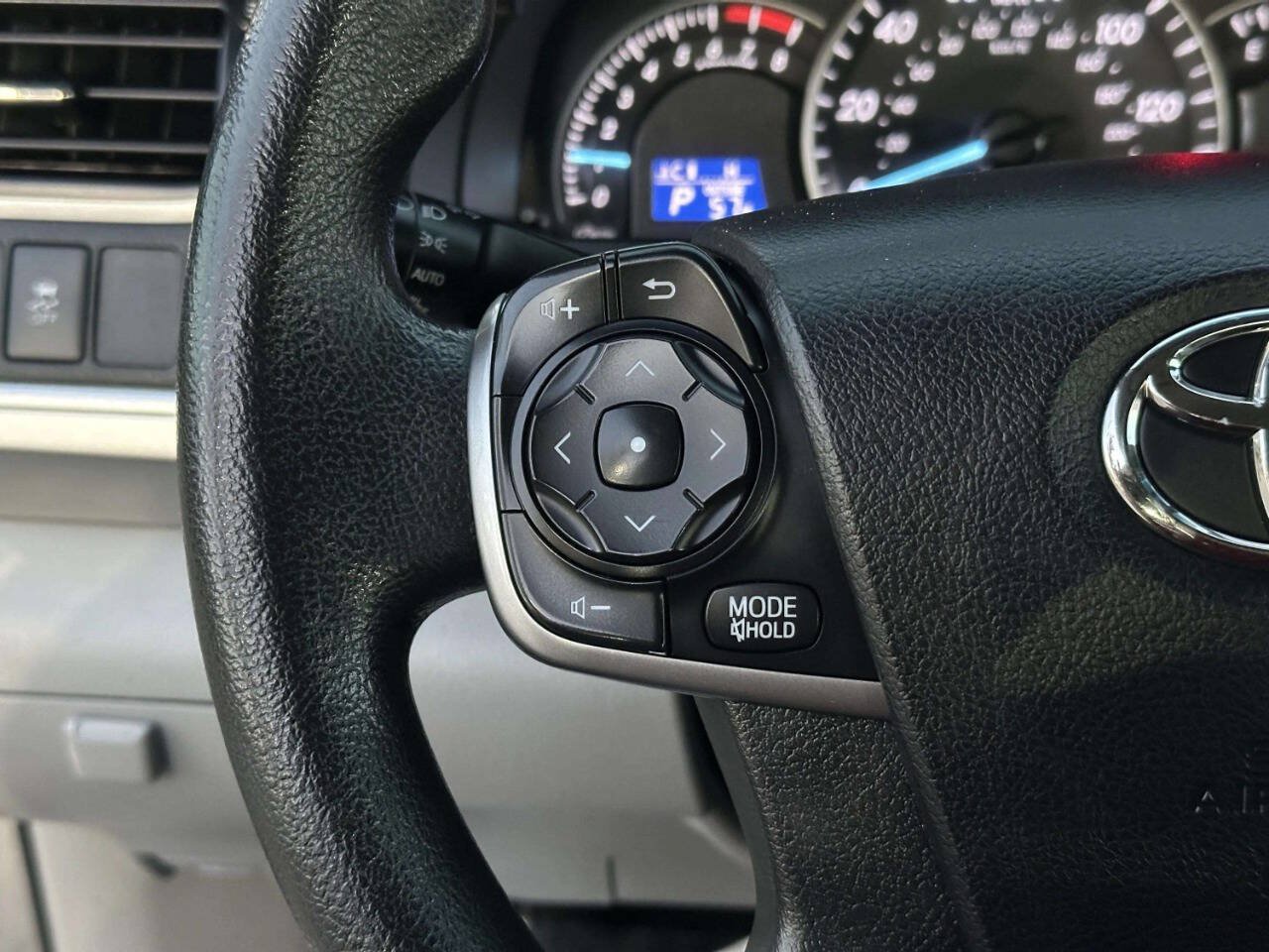 Used 2012 Toyota Camry LE FWD image 26