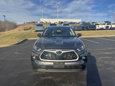 Used 2022 Toyota Highlander XLE image 8