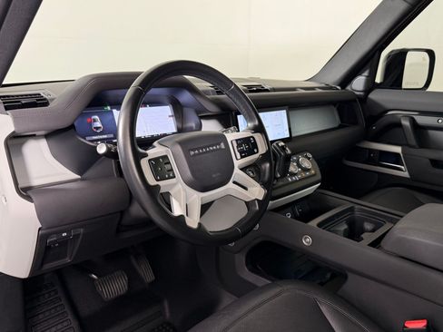 Used 2023 Land Rover Defender 110 S AWD/4WD image 4