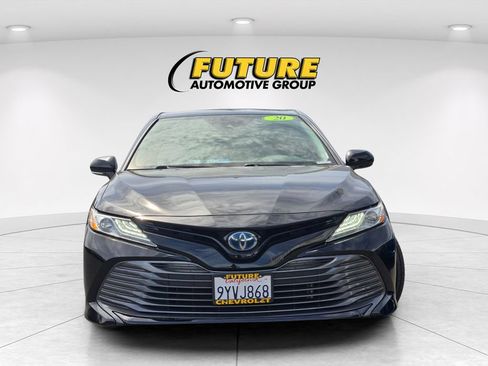 Used 2020 Toyota Camry XLE FWD image 2