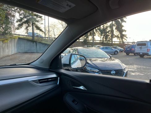 Used 2025 Buick Encore GX Preferred image 35