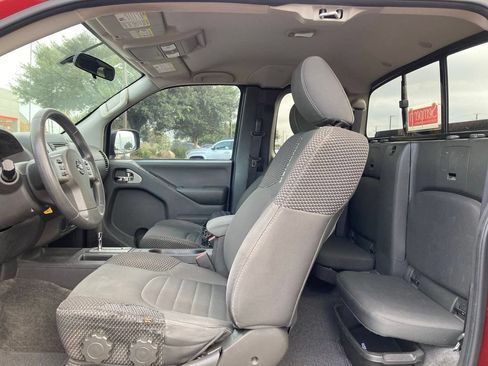 Used 2018 Nissan Frontier Desert Runner RWD image 12