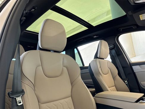 New 2026 Volvo XC90 B6 Plus w/ Protection Package Premier image 17