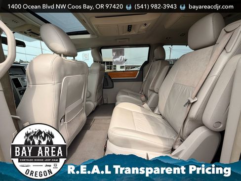 Used 2008 Chrysler Town & Country Limited w/ Flexible Seating Group FWD image 18