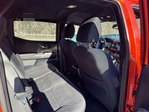 Used 2016 Toyota Tacoma SR image 16