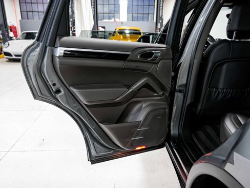 Used 2015 Porsche Cayenne Diesel image 32