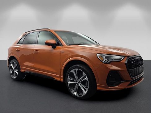 Used 2021 Audi Q3 2.0T Premium Plus w/ Premium Plus Package AWD/4WD image 1