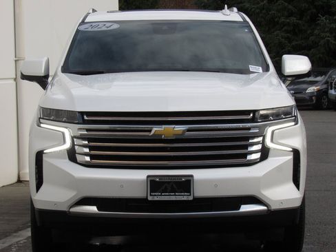 Used 2024 Chevrolet Tahoe High Country image 3