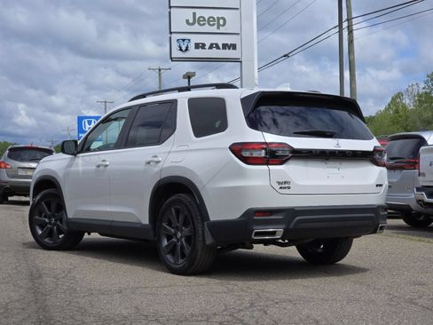 Used 2025 Honda Pilot Sport image 10