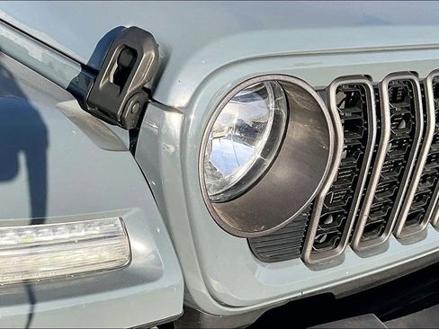 Used 2024 Jeep Wrangler Unlimited image 30