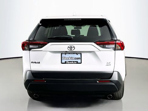 Used 2022 Toyota RAV4 LE AWD/4WD image 7