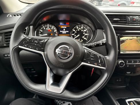 Used 2020 Nissan Rogue Sport S image 19