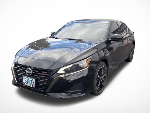 Used 2024 Nissan Altima 2.5 SR w/ SR Premium Package AWD/4WD image 3