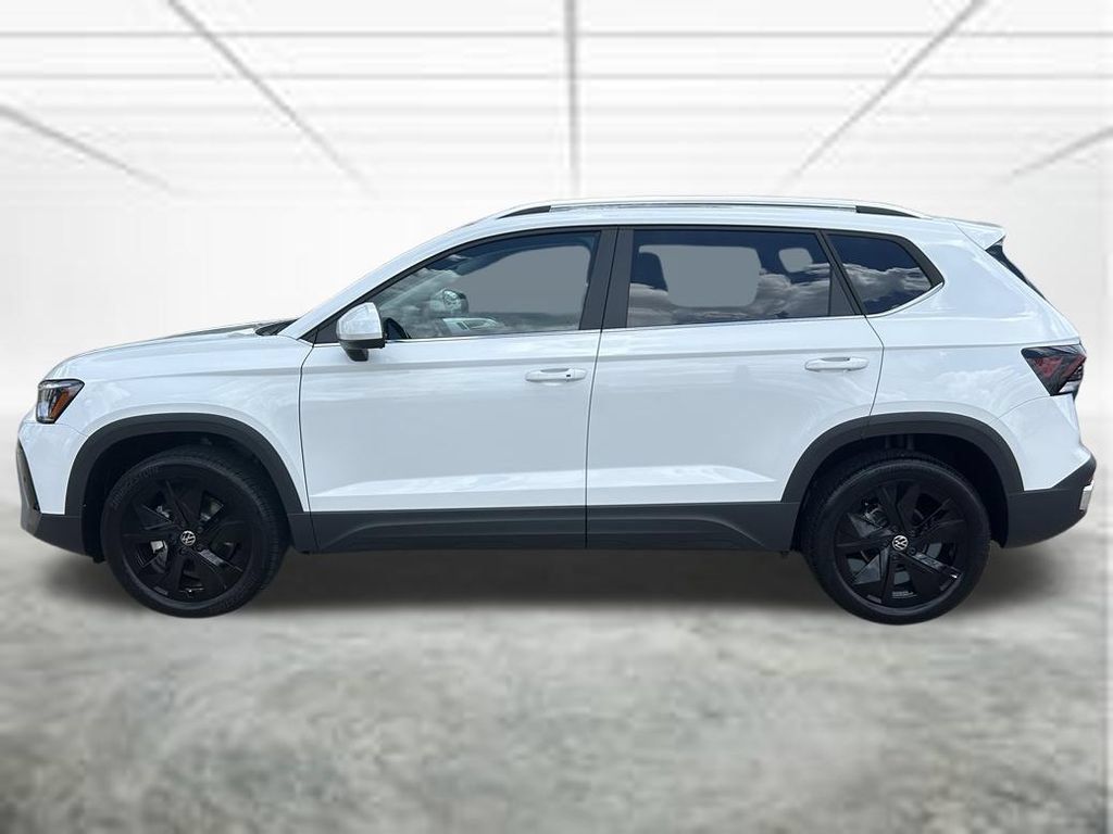 New 2026 Volkswagen Taos SE FWD image 3