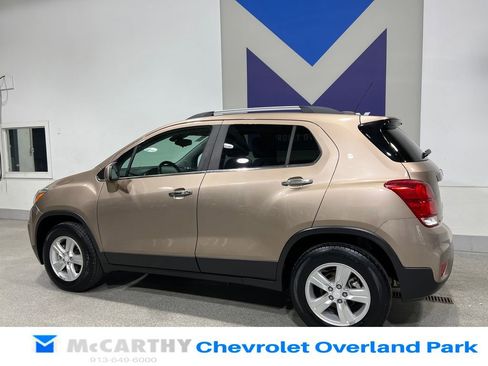 Used 2018 Chevrolet Trax LT w/ Sun & Sound Package image 7