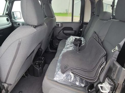 Used 2025 Jeep Gladiator Sport AWD/4WD image 10