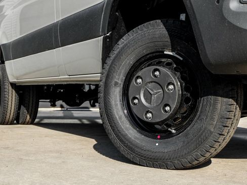 Used 2025 Mercedes-Benz Sprinter 3500 image 8