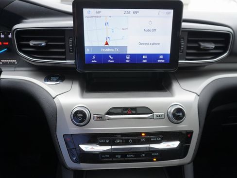 Used 2022 Ford Explorer XLT w/ Equipment Group 202A image 8