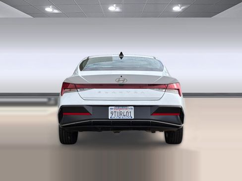 Used 2025 Hyundai Elantra SEL FWD image 10