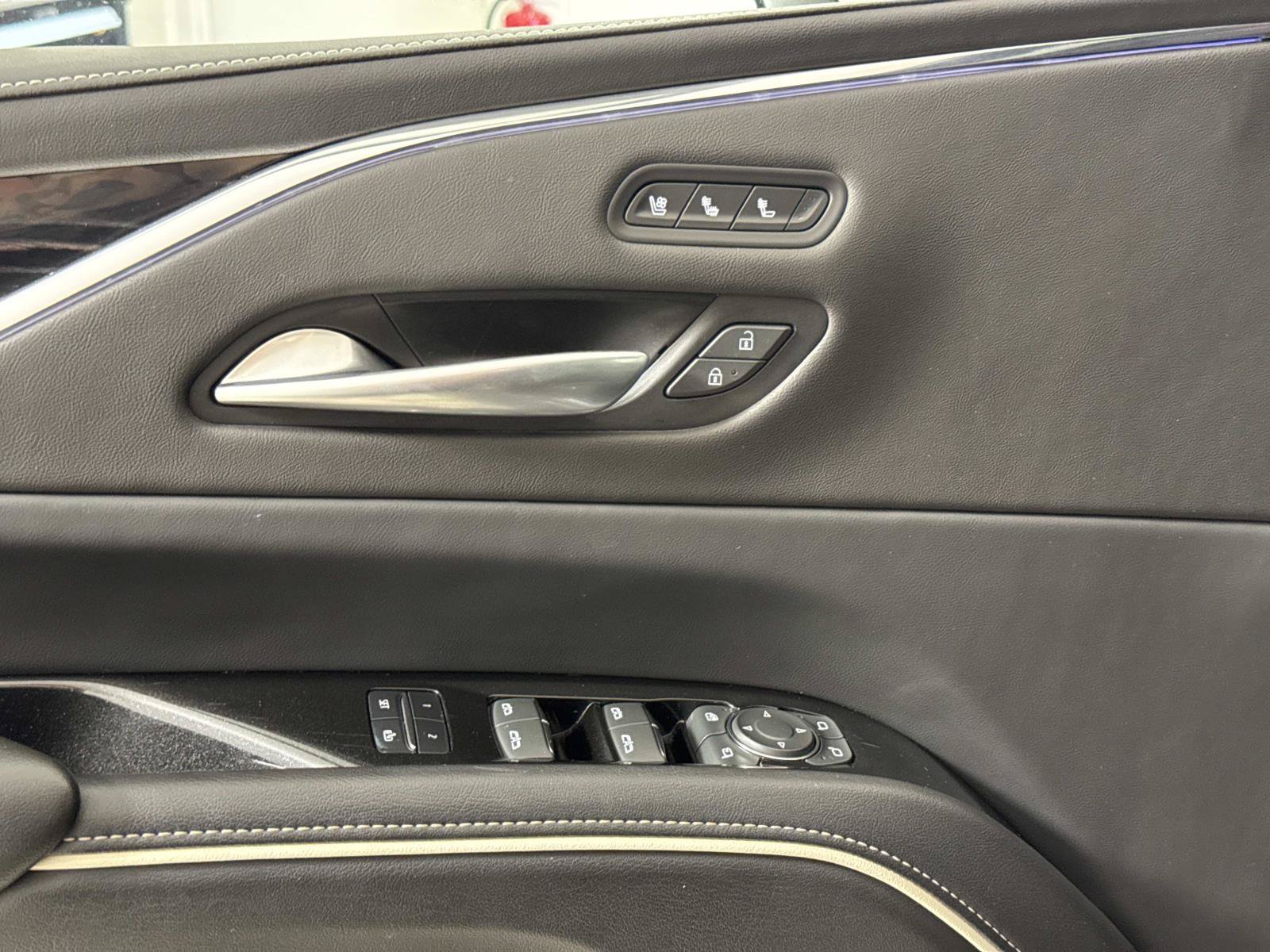 Used 2024 Cadillac Escalade Sport AWD/4WD image 19
