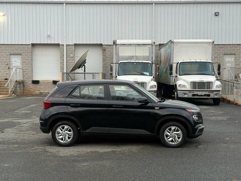 Used 2023 Hyundai Venue SE w/ Cargo Package image 13