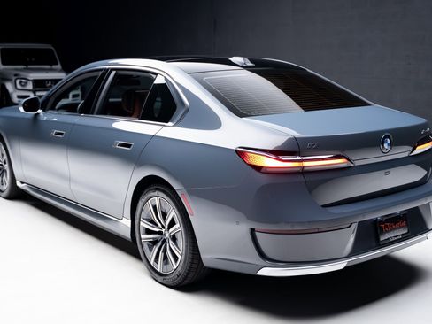 Used 2023 BMW i7 xDrive60 image 24