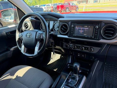 Used 2018 Toyota Tacoma SR5 AWD/4WD image 25
