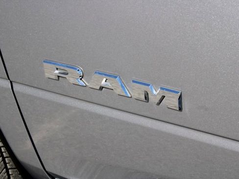 Used 2024 RAM 2500 Big Horn w/ Sport Appearance Package image 18