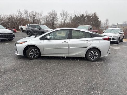 Used 2017 Toyota Prius Prime Premium image 5