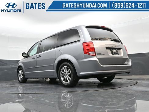 Used 2016 Dodge Grand Caravan SE image 41