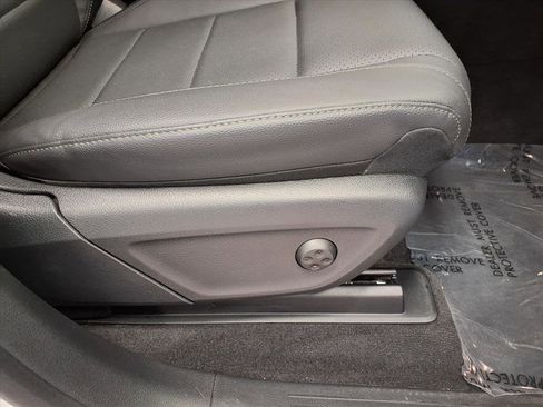 Used 2025 Mercedes-Benz GLE 350 4MATIC image 11