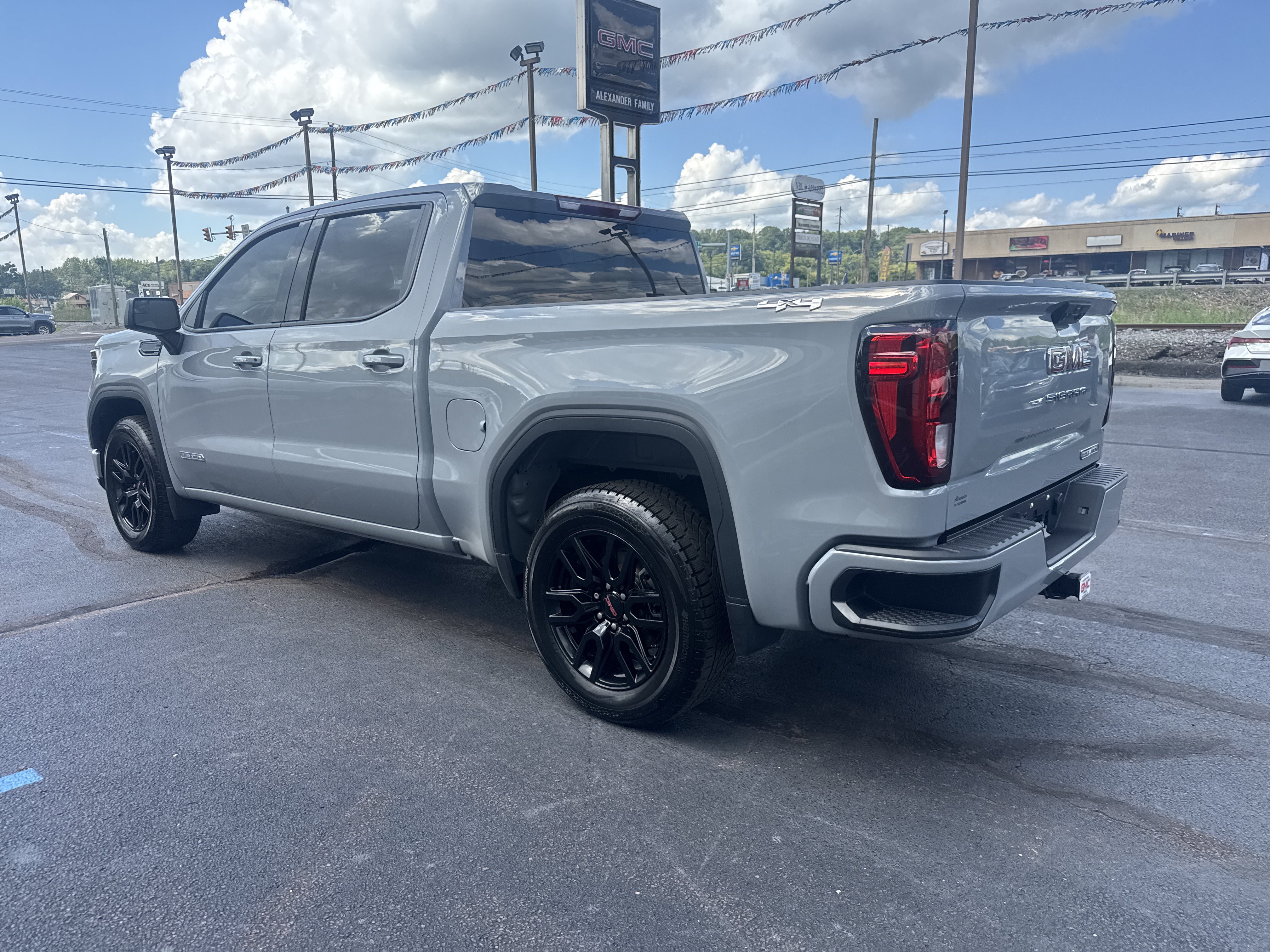 Used 2024 GMC Sierra 1500 Elevation AWD/4WD image 6