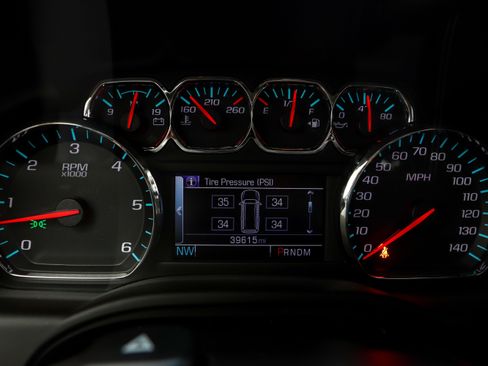 Used 2016 Chevrolet Suburban LS AWD/4WD image 24