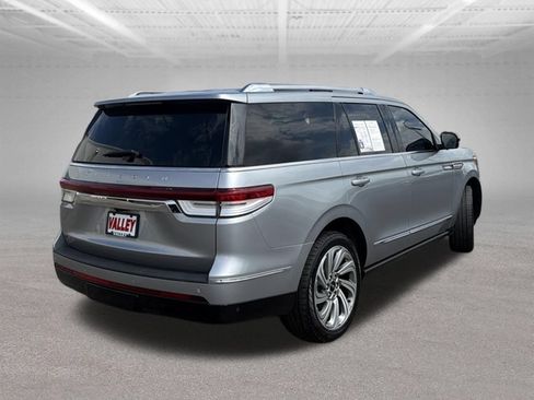 Used 2022 Lincoln Navigator Reserve AWD/4WD image 10