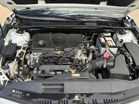Used 2019 Toyota Camry XSE image 6