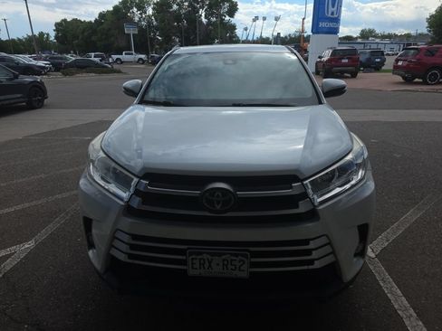 Used 2017 Toyota Highlander Plus FWD image 2