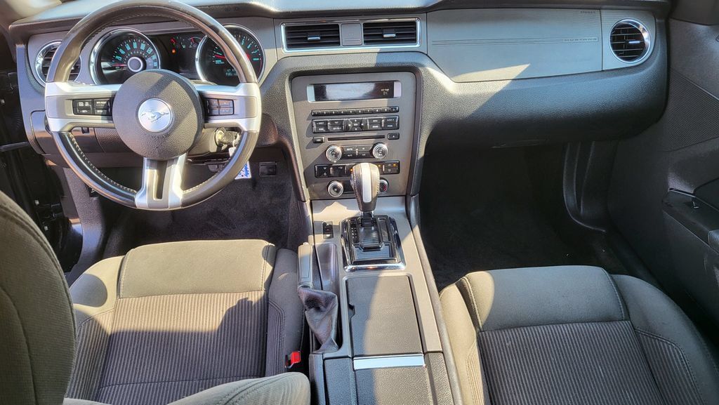 Used 2014 Ford Mustang Convertible RWD image 5