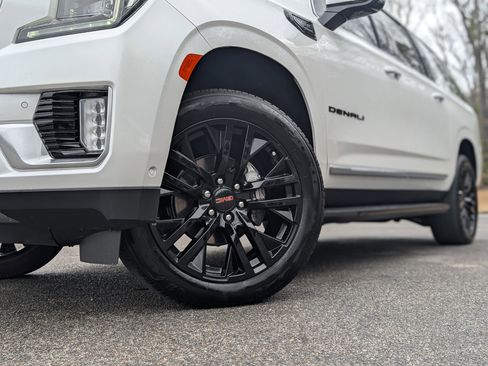 Used 2024 GMC Yukon XL Denali w/ Advanced Technology Package image 39