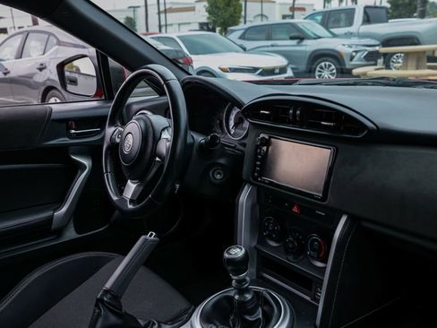 Used 2017 Toyota 86 image 21