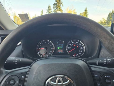Used 2019 Toyota RAV4 LE w/ Carpet Mat Package AWD/4WD image 25