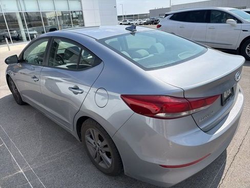 Used 2017 Hyundai Elantra SE image 3
